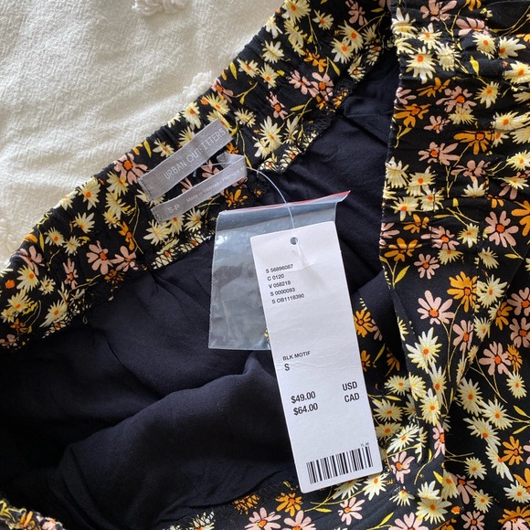 Urban Outfitters | Size: S | Mini Skirt | black with flower details | - Picture 4 of 5